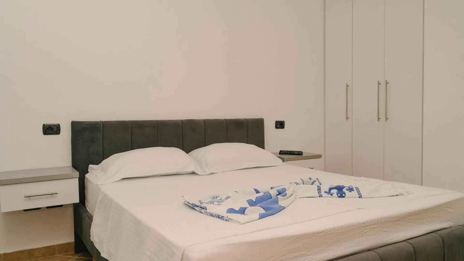 Kote'S Home Beachside Apartment 22 Durrës